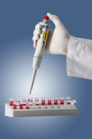 Pipetting with single-channel pipettes